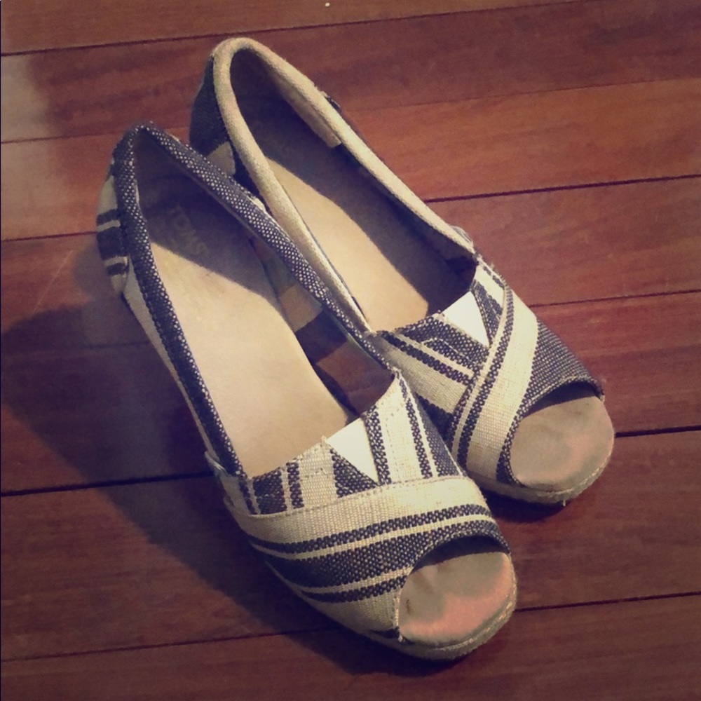 TOMS Striped Wedges, size 7